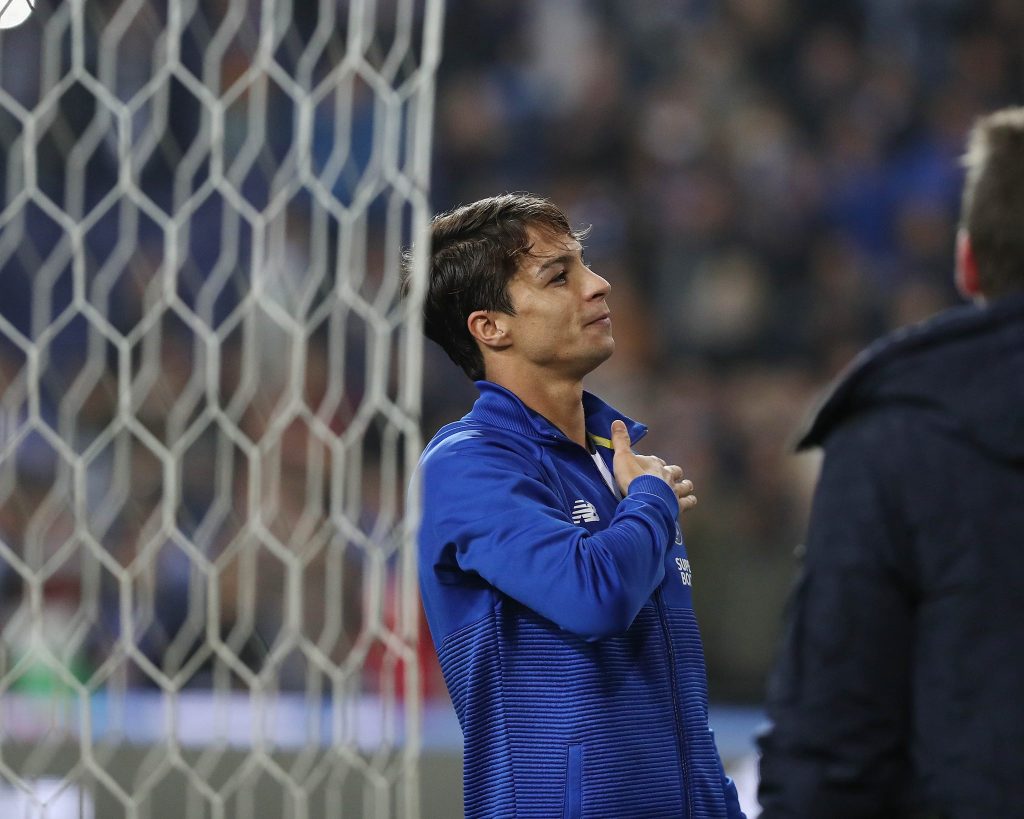 Não há palavras para descrever a raiva e frustração q sinto neste momento...Muito obrigado craque, que tenhas muita sorte e que mostres ao mundo o verdadeiro Oliver Torres!! 
N te esqueças de nós, serás sempre bem-vindo dragão 😔🥺