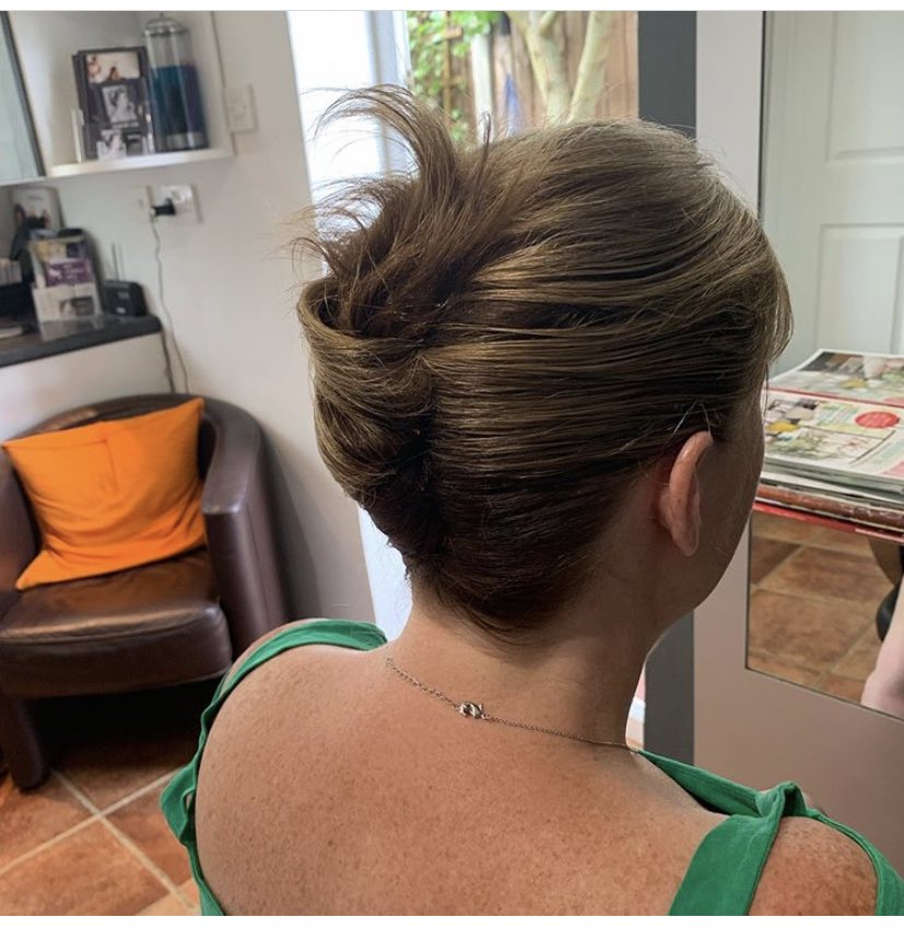 HairByLisaB's tweet photo. Another quick casual hair up great for this hot weather ☀️ https://t.co/SEyd5EZWkY