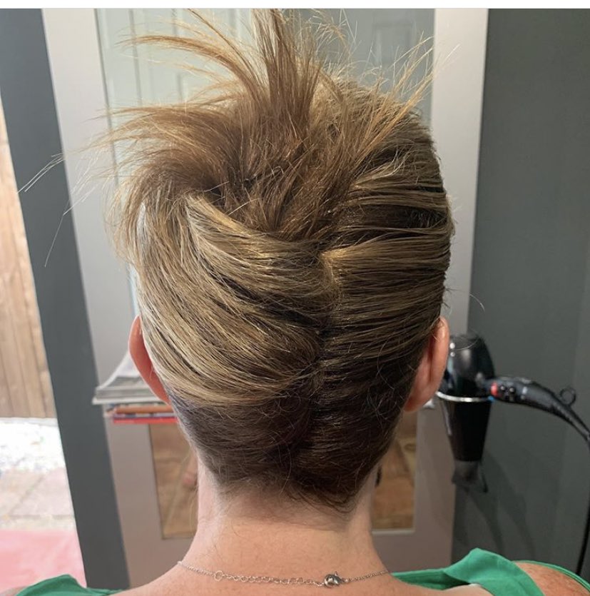 HairByLisaB's tweet photo. Another quick casual hair up great for this hot weather ☀️ https://t.co/SEyd5EZWkY