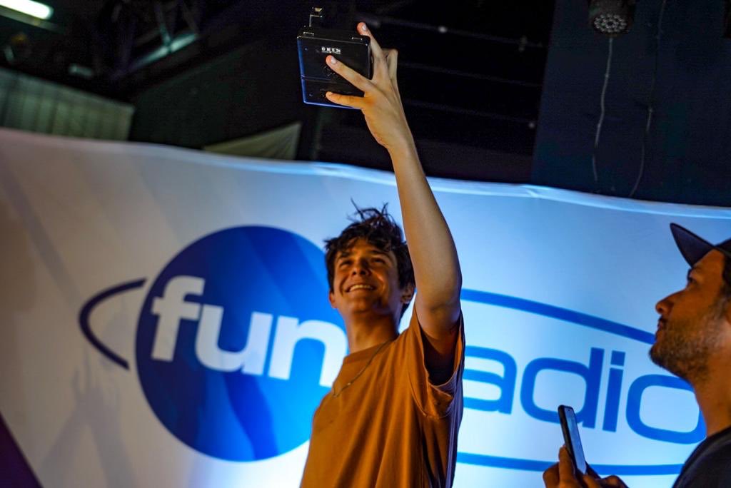 funradio_fr's tweet photo. π @KungsMusic Γ©tait avec nous ce soir en direct de #FunRadio β€οΈ #FunRadioEMF https://t.co/Ivm68aQoh4