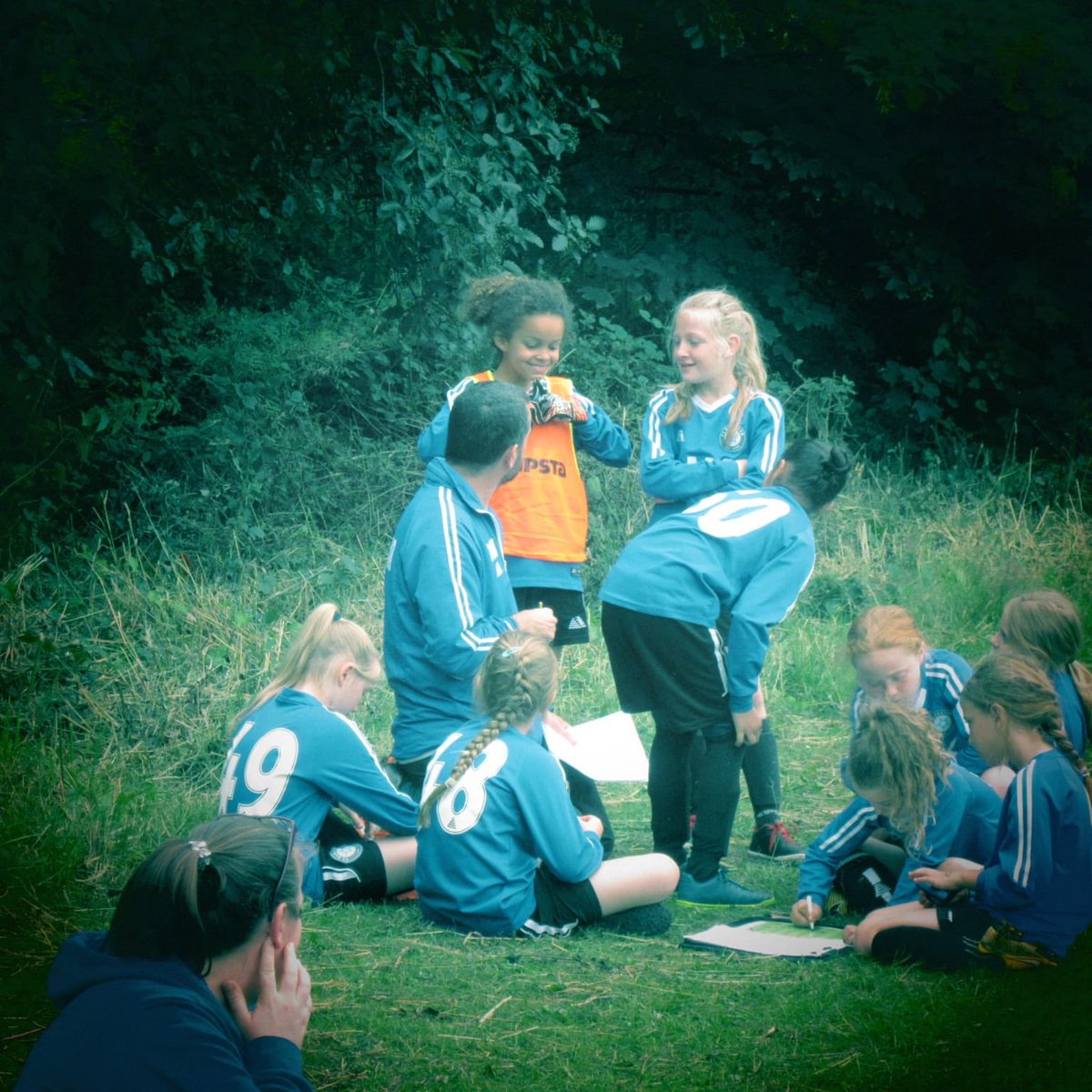 Didsfootygirls's tweet photo. Love summer games! Brilliant for squad team building @bluestar_fc https://t.co/tAsUNs2FAa