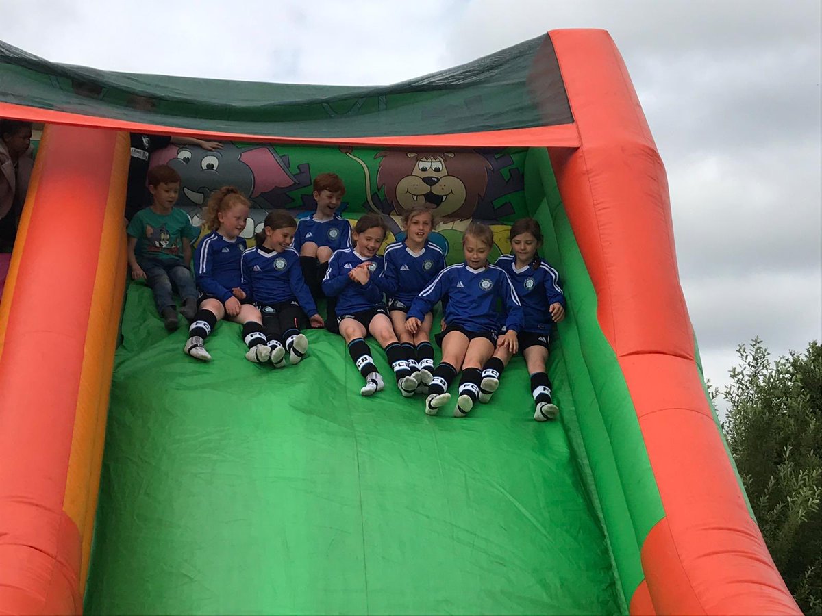 Didsfootygirls's tweet photo. Our youngest squad players had an awesome time at their first tournament today @wintonwanderers 👏👏👍 @bluestar_fc https://t.co/zSVydLkRs2