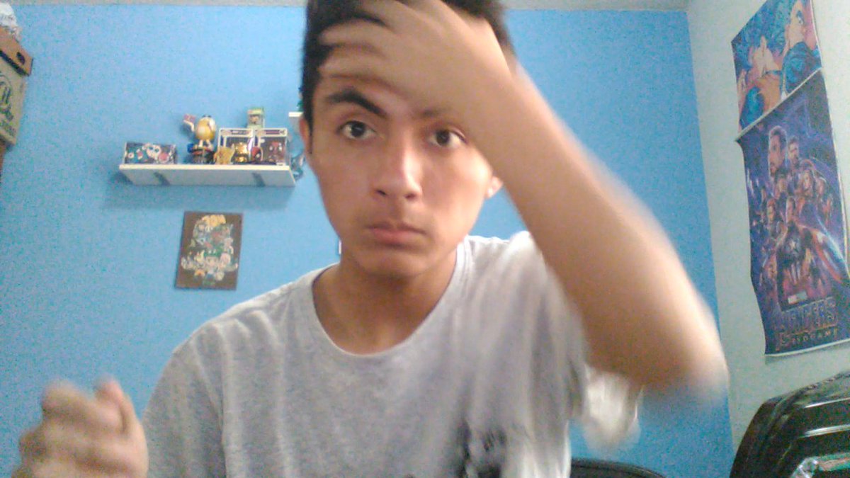 cobagd's tweet photo. Cuando pongo mi cara en algun vídeo me gusta ver frames en los que salgo con cara de idiota :v jaja lol wtf :v #SaveGD https://t.co/05pVYmNjH6