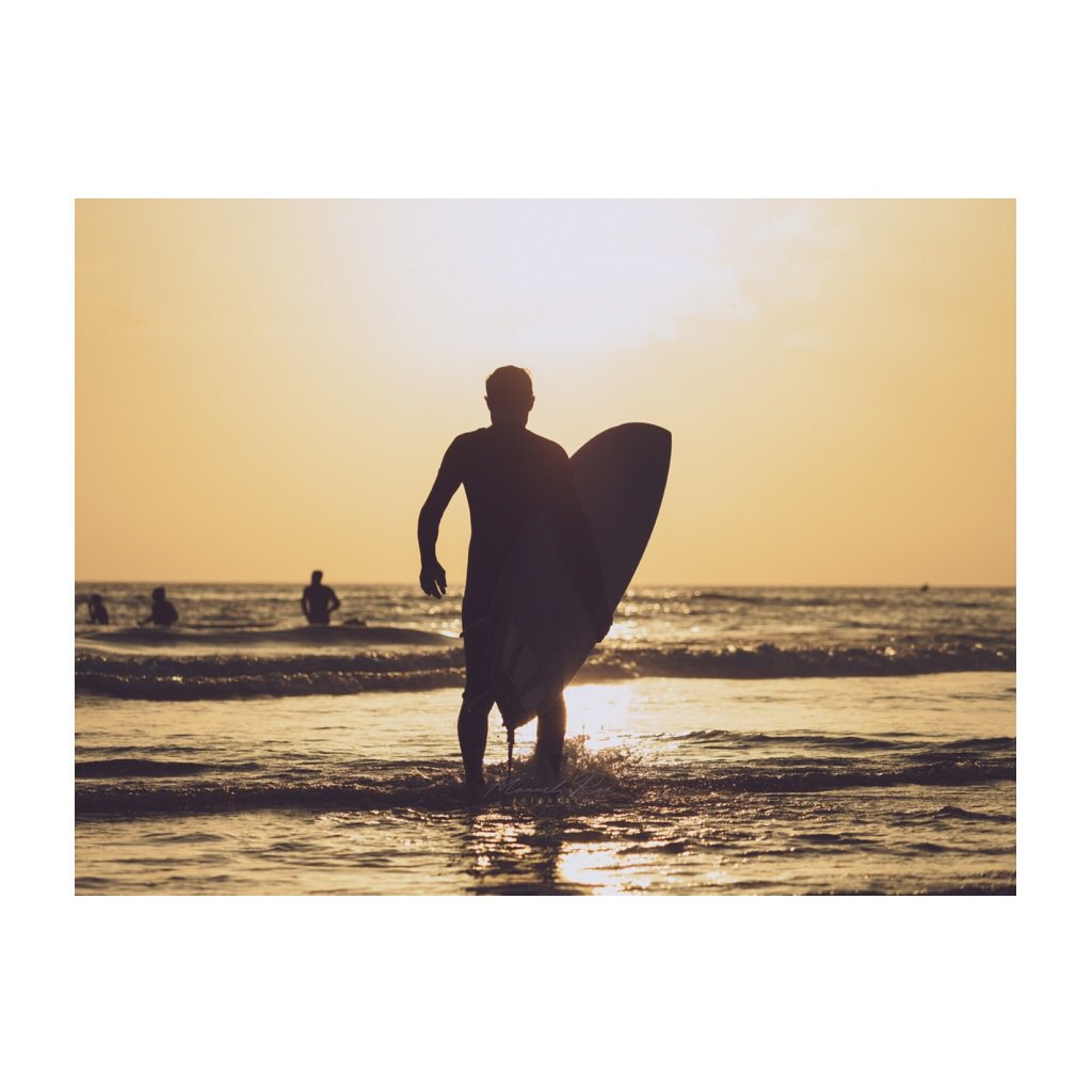 roa81's tweet photo. The Surfer !!! #contraluz #backlighting #surftable #atardecer #atardeceresmagicos #elpalmar #beach #playa #olympus #40150f28pro #em1markii #photo #photography #portraitphotography @esolympus https://t.co/48z102hNSr