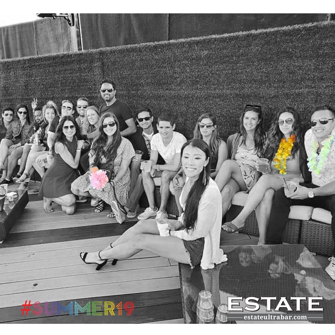 estateultrabar's tweet photo. 💐 Crews welcome 📷 @magicalhammerhead 
#summertimechi  #SundayFunday #rooftopvibes https://t.co/z8bPN76fen