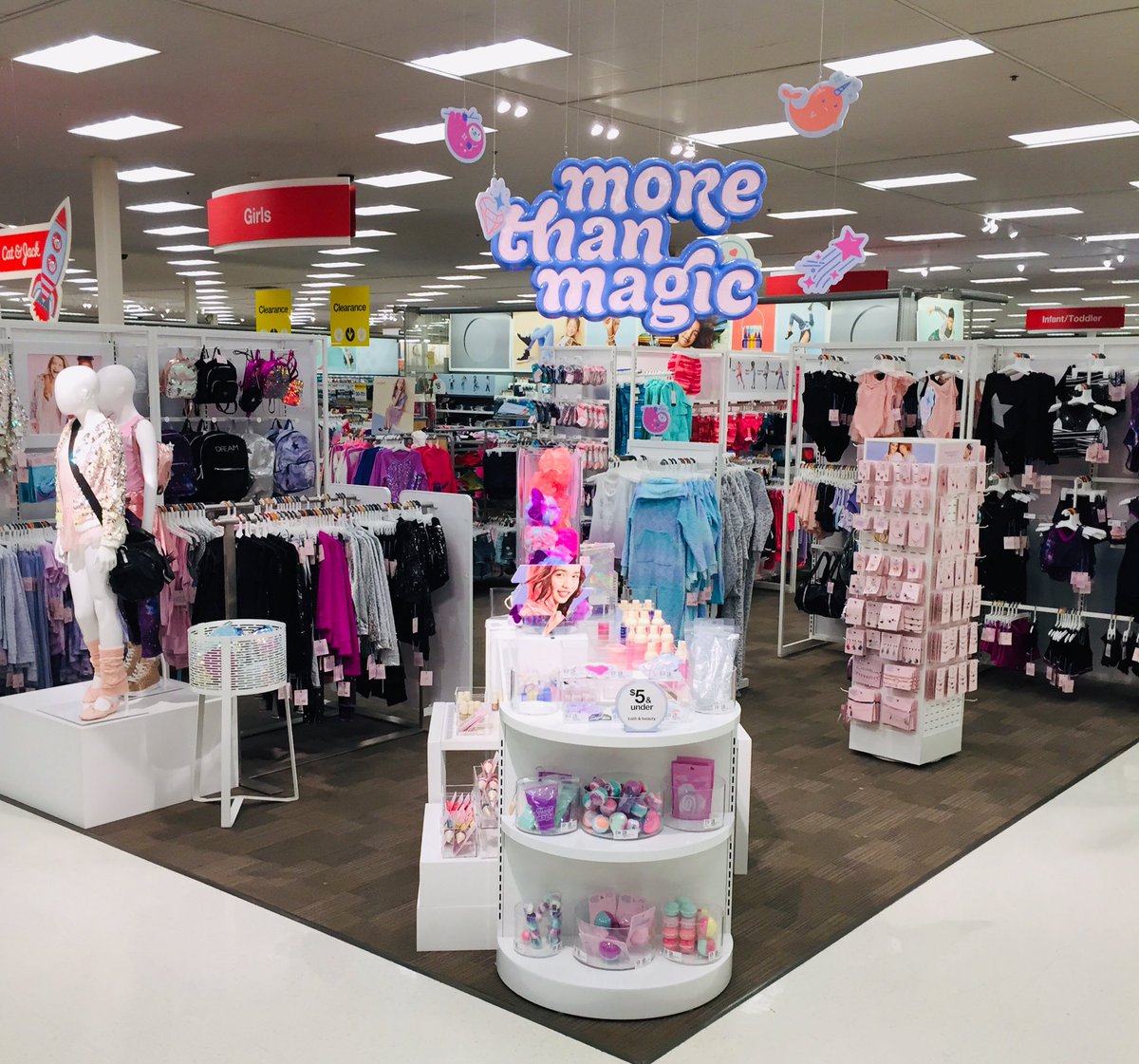 chazwhite7's tweet photo. Style department is looking a little more magical after this set!!! Great job team! @Sarahlyon8Sarah #morethanmagic https://t.co/7oZvC3GLDF