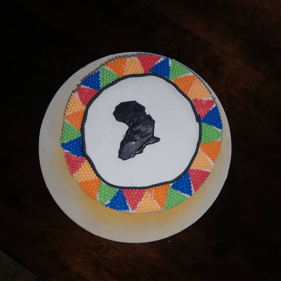 xolis_cakes's tweet photo. #africa #jungle #wildlife #trees #lion #giraffe #hippo #elephant #beads #cakes #cakeart #cakestagram #cakedecorating #instaart #instacakes #instadecorating #fondanticing #xoliscakes https://t.co/fJCvgMT1yw