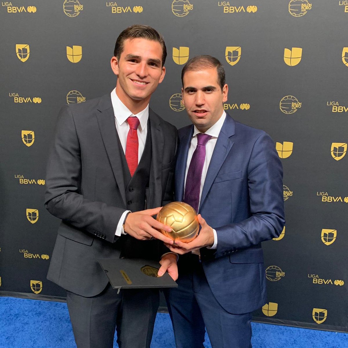 valle_armando4's tweet photo. Very proud of the Rookie of the year @sebastianj_97 #BalónDeOro2019 #VSTalent @vs_sinergia https://t.co/pRbeWY8THe
