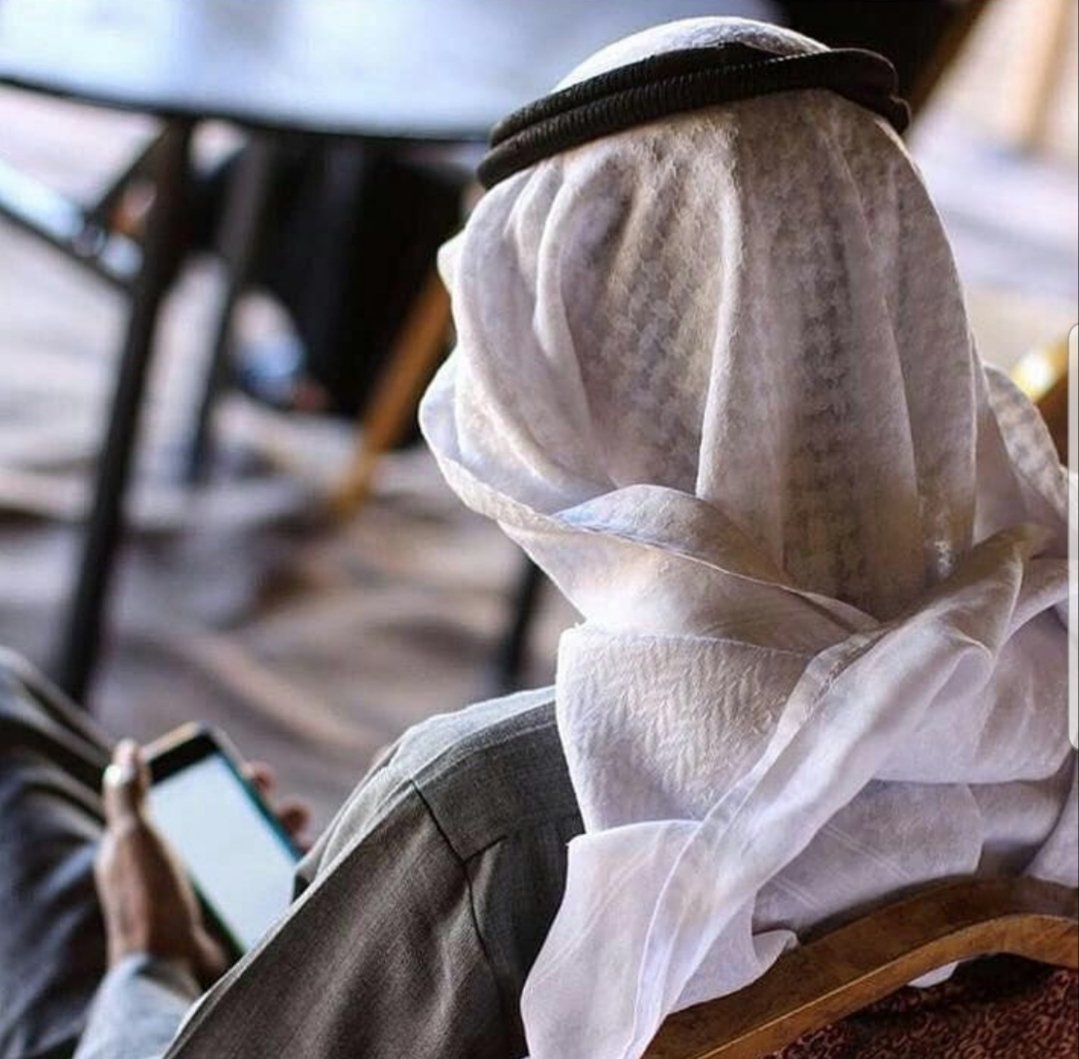 ماطابت .. قلوبنا .. من هذي الدنيا
لكن من بعض خلق الله ترى طابت
كلامـهم شيء .. بس أفعالهـم أشـيا
ماعاد توثق بهم .. من كثر ماخابت
ماقـول مـاتت وهي بأحـبابها تحـيا
وماقول ملت وهي بإحساسهم شابت
هم بـ اختصار الحياة من الألف لـ اليا
من أول العمر .. لين آخره .. ما تابت