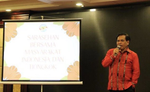 KBRI_Beijing's tweet image. 1.Perkembangan hubungan RI - RRT serta upaya &amp;amp; capaian kerja sama bilateral kedua negara disampaikan #DubesRI, @DjoOratmangun dlm sambutannya pd acara “Sarasehan Bersama Masyarakat Indonesia dan Tiongkok” di Beijing, Jumat lalu #IniDiplomasi