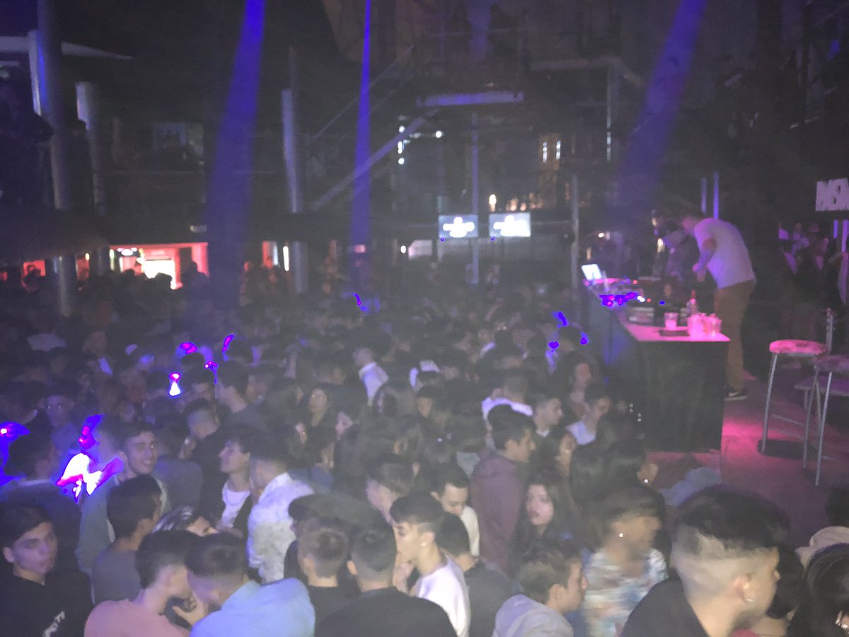 pasacalledisco's tweet photo. Postales de una noche increíble!! #batalladjs edición 1!!! Tremendo @orcomix @DJchino00 @francogodoydj @JuaniGuzmanOK https://t.co/wytCHpZxbg