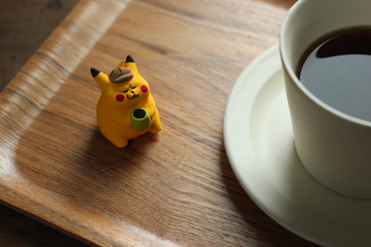 名探偵ピカチュウを観た後 なぜ我が家にはピカチュウがいないんだ と思い作った シブい顔で一緒にコーヒーを飲んでくれるピカチュウの置物がかわいい Togetter 名探偵ピカチュウを観た後 なぜ我が家にはピカチュウがいないんだ と思い作った シブい顔で一緒にコーヒーを飲んでくれるピカチュウの置物がかわいい Togetter