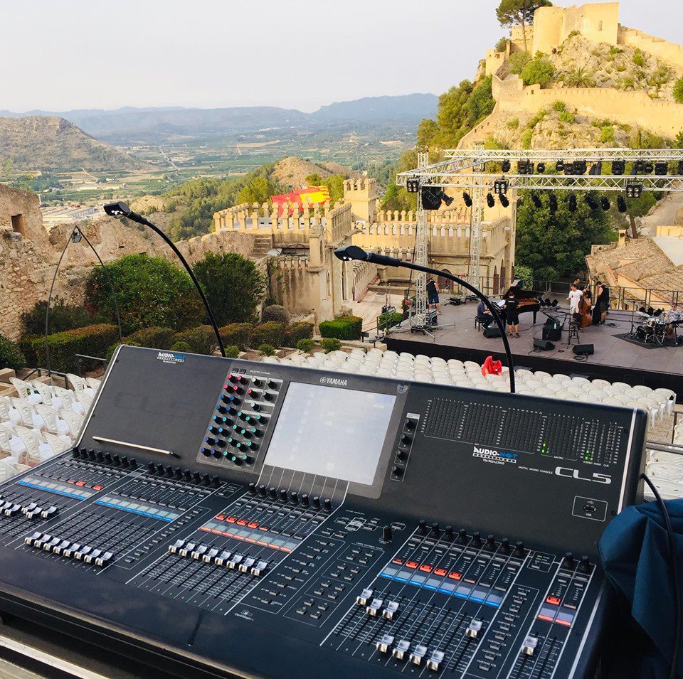 TerciarioTAMABA's tweet photo. #TraslosPasosde nuestro #ProfeTAMABA de Sonido en Vivo y Proyecto Profesional Leandro Peirano, quien se encuentra de gira por España como Tour Manager de @ksouzaofficial
Aquí les dejamos algunas postales del Show en la edad media del Festival Nits al Castell de Xàtiva. https://t.co/uDA0VCMEph
