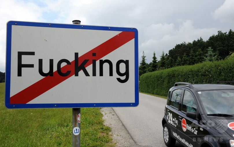 Afpbb News 特集 思わず二度見 世界のおもしろ信号 標識 T Co Naqrmor2fv どれを見たら良いのか分からない信号 歩きスマホ や ラクダ横断 に注意を促す標識 世界各地で見つけた一風変わった信号機や道路標識の写真を集めた T