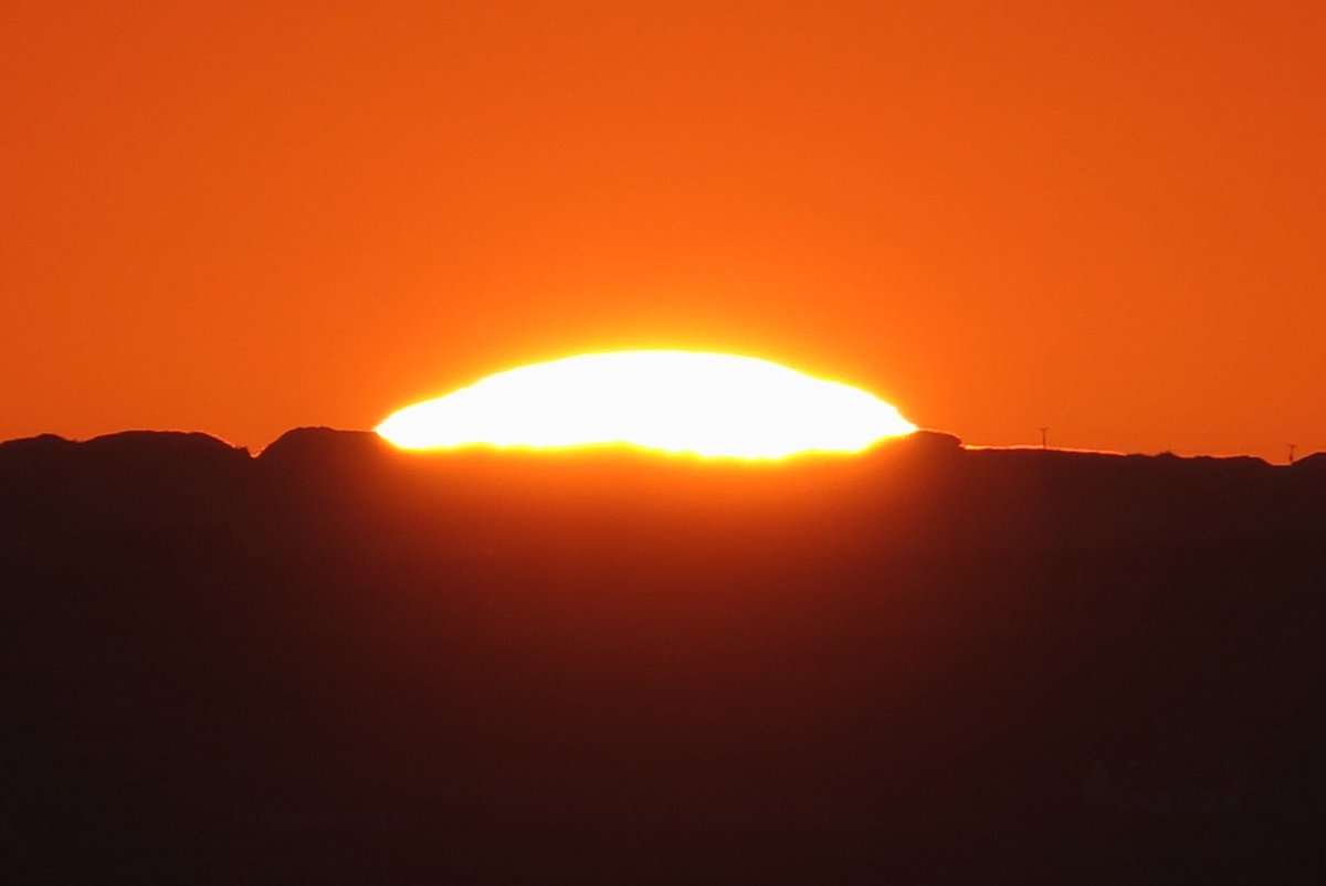 DermieK's tweet photo. Goodnight #inniscrone #enniscrone see@you in the morning. Stunning sunset at Enniscrone beach at 10pm this evening …a 20 mins later than #dublin #sligo #painting #acrylicpainting #sligotourism #discoverireland #ireland #wildatlanticway #weekendsaway #sundays #sunday #sunset https://t.co/9zX7CsQdVC