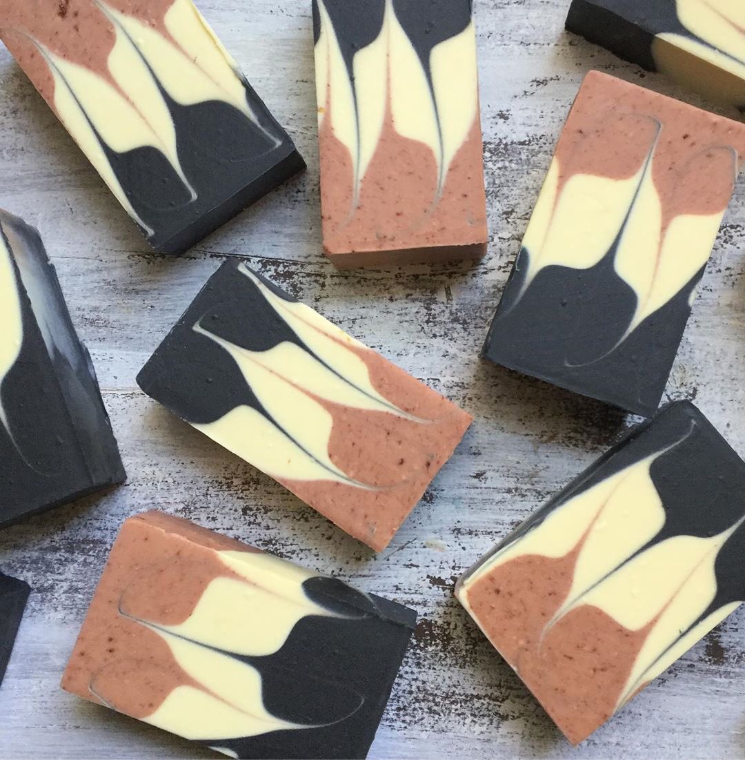 BarakaShea's tweet photo. What’s happening in the world of shea butter?
Jen from Sanford Soap&Candles has created these stunning #facialbars with a star-studded list of ingredients, #sheabutter included 🤲 #naturalbeauty #soap
Get supplies at https://t.co/ebGLoDvqnk https://t.co/7gD45UJpzV