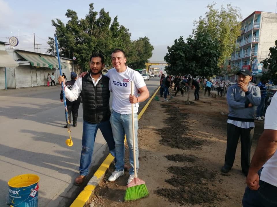 SergioFranklin_'s tweet photo. Asistimos con nuestra Directora @LauraVignonC de @SAPAO_GobOax a la convocatoria de nuestro Gobernador @alejandromurat #MacroTequio #JuntosConstruimosElCambio #Guelaguetza2019 @CarlosDiazAg @CGAR_GobOax https://t.co/OZ2uxvsLDP