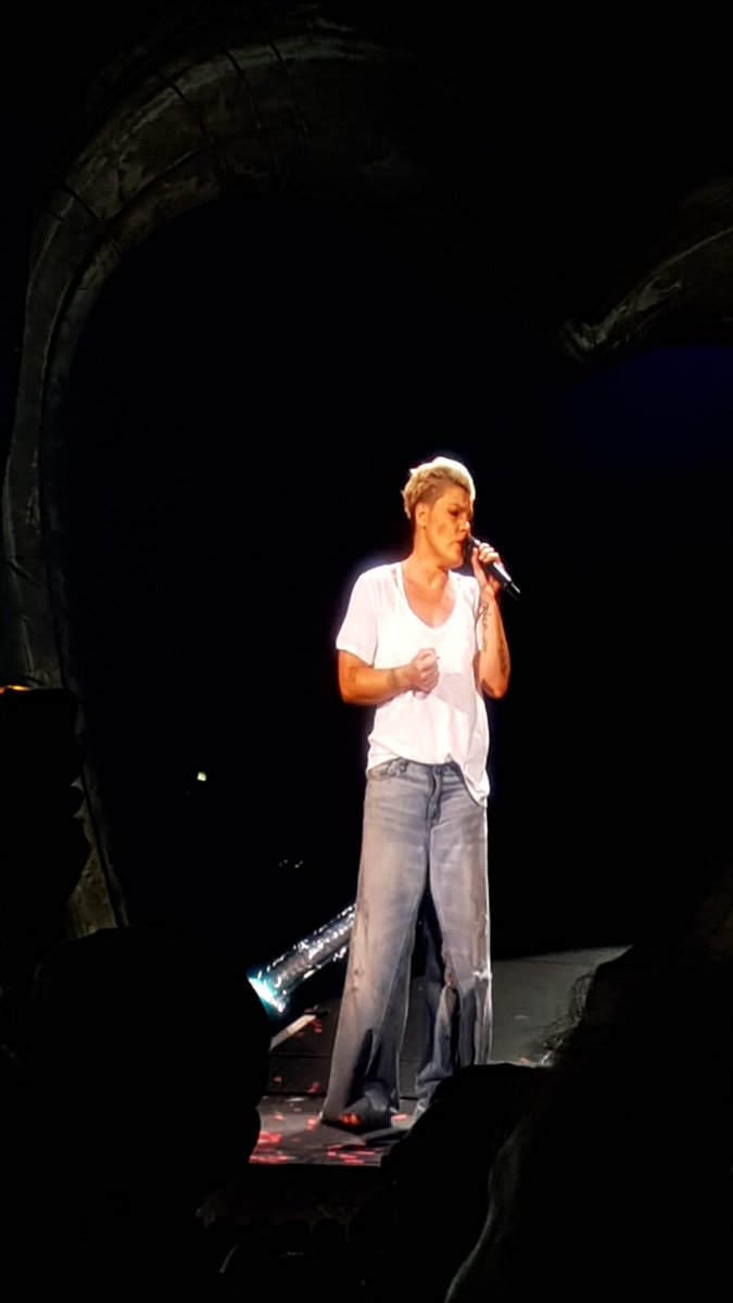 jeabos's tweet photo. Thank you @Pink för this amazing show tonight in #BERLIN #Olympiastadion  You're really a rock star and a wonderful person  #pink #hurts2bhuman #WorldTour https://t.co/vtO1gkfCJq