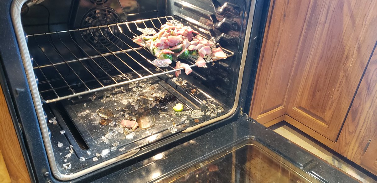 Son_O_Scotland's tweet photo. So it's official, my brussel sprouts and bacon is the bomb 😂 #ExplodingPyrex #NobodyHurt #WastedBacon https://t.co/US6mE71ZEX