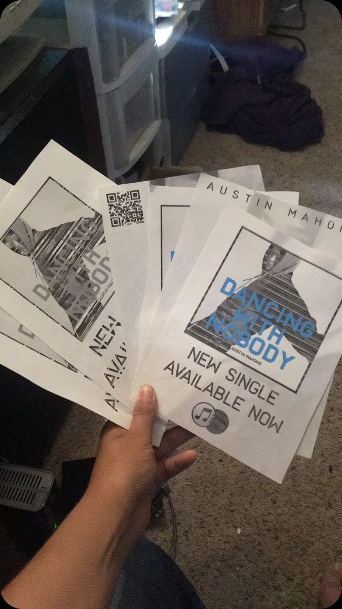 legendarybeaut9's tweet photo. About To Go Promote My Boy Austin Mahone. @AustinMahone @MahoneAccess @MicheleMahone #DancingWithNobody #DWNStreamingContest https://t.co/AMI0KTt57R