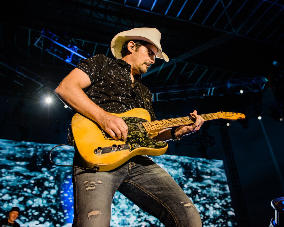 BradPaisley's tweet photo. Thrilled to spend some time in the beautiful state of Minnesota last night! Thanks for having us @LFMusicFest! https://t.co/nQT0UAE8Il