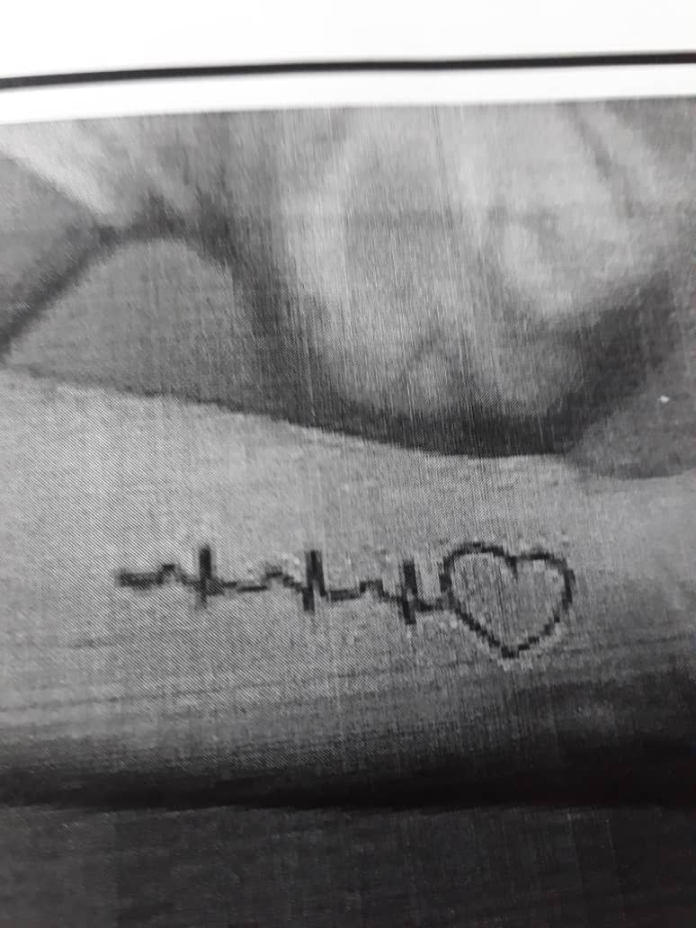 ivanrive3's tweet photo. ÚLTIMA HORA Aquí el retrato hablado del rostro y tatuaje de la mujer que se robó al bebé Jael Isaac Rivas del Instituto Autónomo Hospital Universitario de Los Andes. 

- Las autoridades requieren difusión masiva para lograr ubicar a la responsable del hecho. #DevuelvanAJael https://t.co/gKNg4TxcLV
