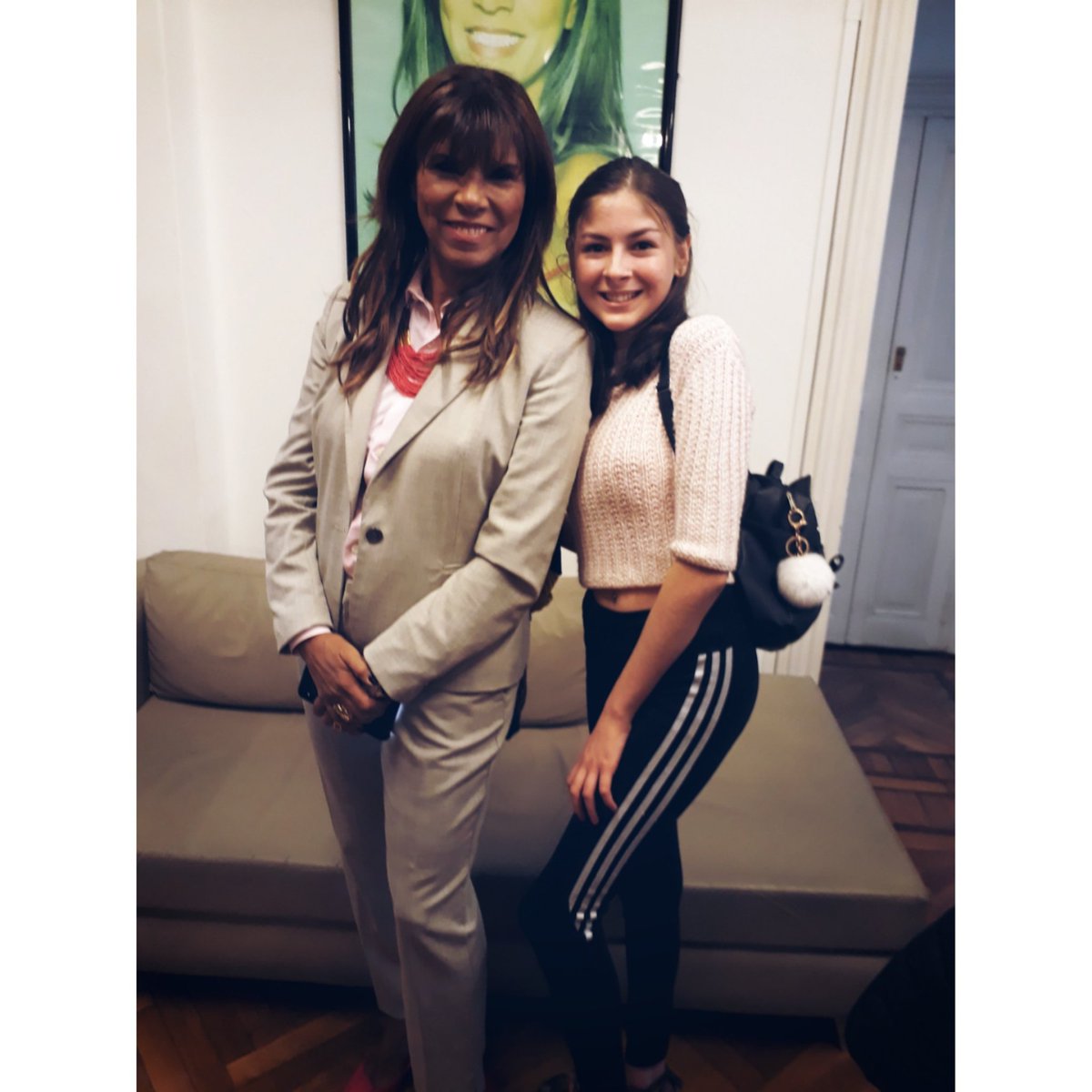 Moly_2003's tweet photo. Empezando este hermoso curso de
@AnamaFerreira 🤩❤
#Anamamodels #amodesfilar #pasarela #cumpliendosueños ❤❤ https://t.co/6weK6fsnAW