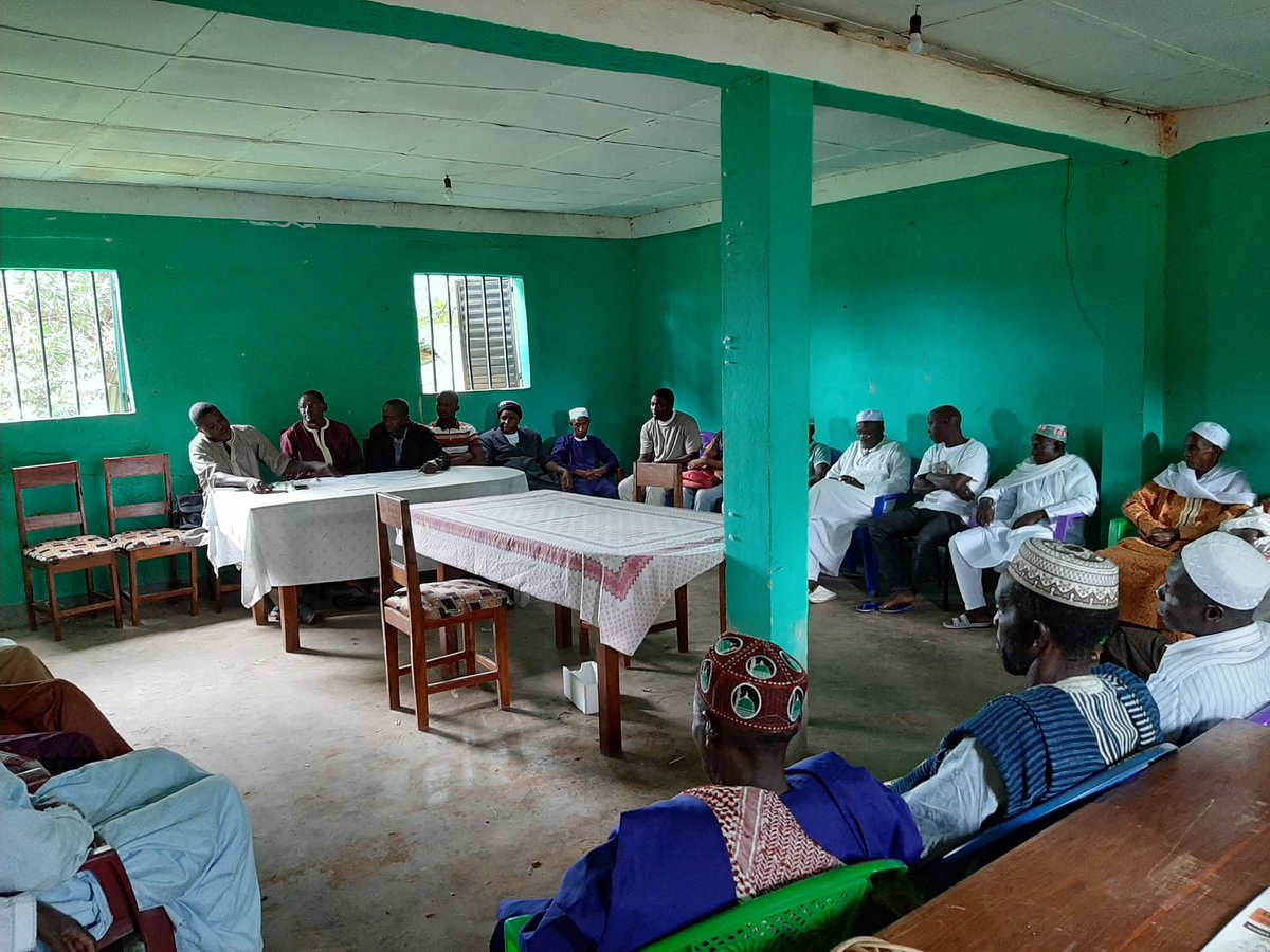 AideGuinee's tweet photo. Forum communautaire continue dans les regions de #labé et de #mamou sous-prefecture #Diari sur l'enregistrement des naissances @OSIWA1 @USAIDGuinea @UNICEFGuinea @planguinee @fhi360 #maisonmere #UJAD @ONGQVP https://t.co/RmIx3A1mIZ