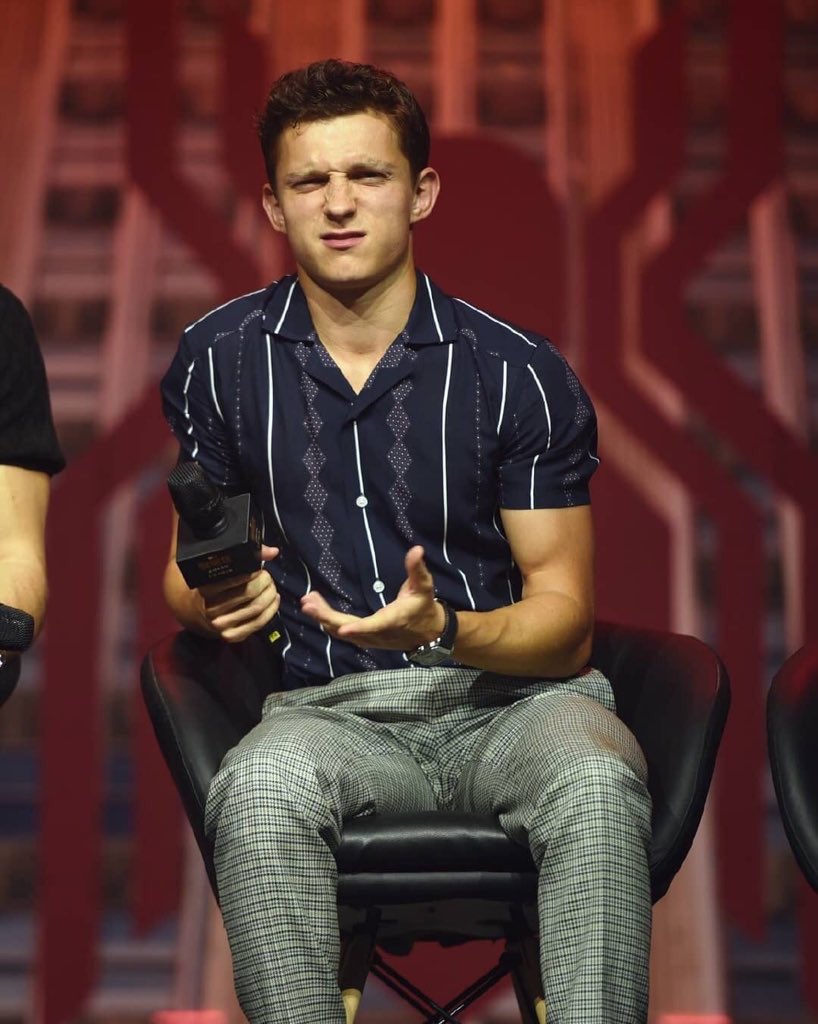 m4rtsss's tweet photo. #tomhollandbetterprayup 
no one:

GOLDEN G: “Tom Holland better pray up”

Tom Holland: https://t.co/JwsDfBQ5eY