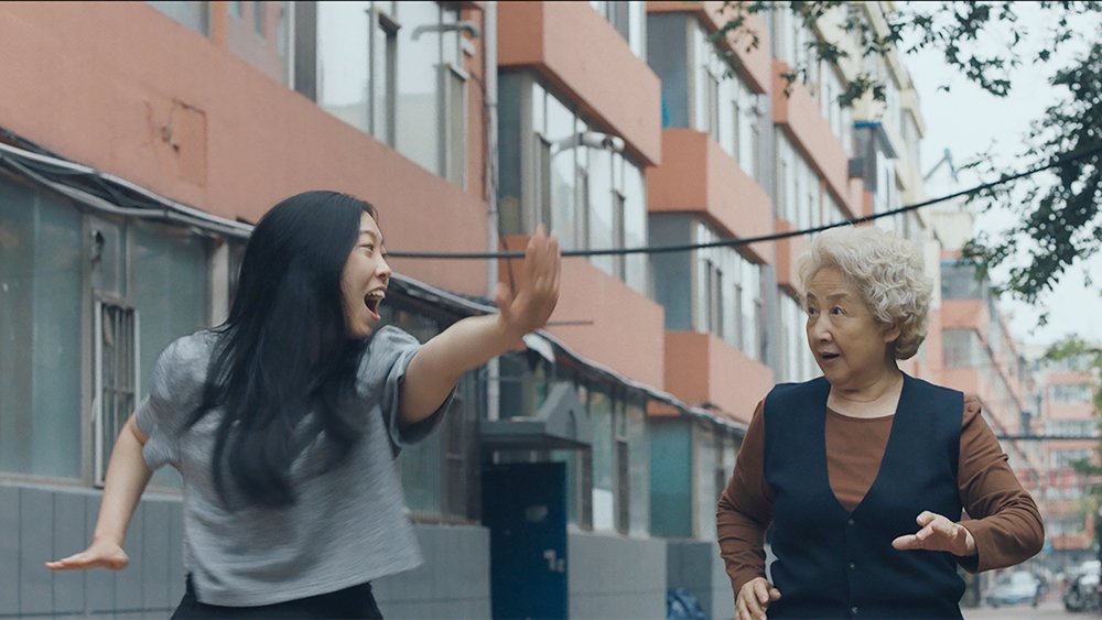 #TheFarewell generated $351,330 when it opened in four venues, beating out #AvengersEndgame for the biggest theater average of the year trib.al/lHex1L6
