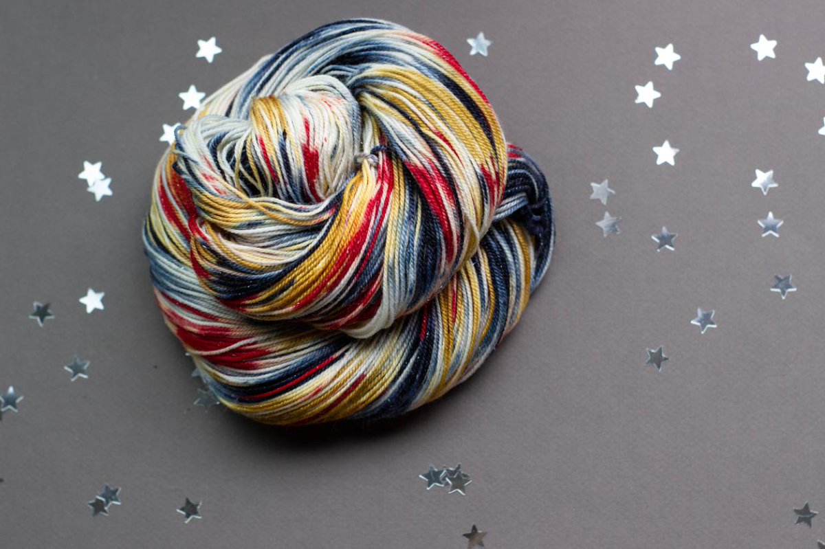 Knitologie's Sparkling Sock in Grandstand is truly fun for all ages 🎡 This colorway was developed by KnitCrate community member <a href="/kt/">Katie Trogner</a>.fluffnstuff for our Energize Me option 🎉 It has red, yellow, &amp; navy all combined in this speckled #yarn that was deisgned to amaze!