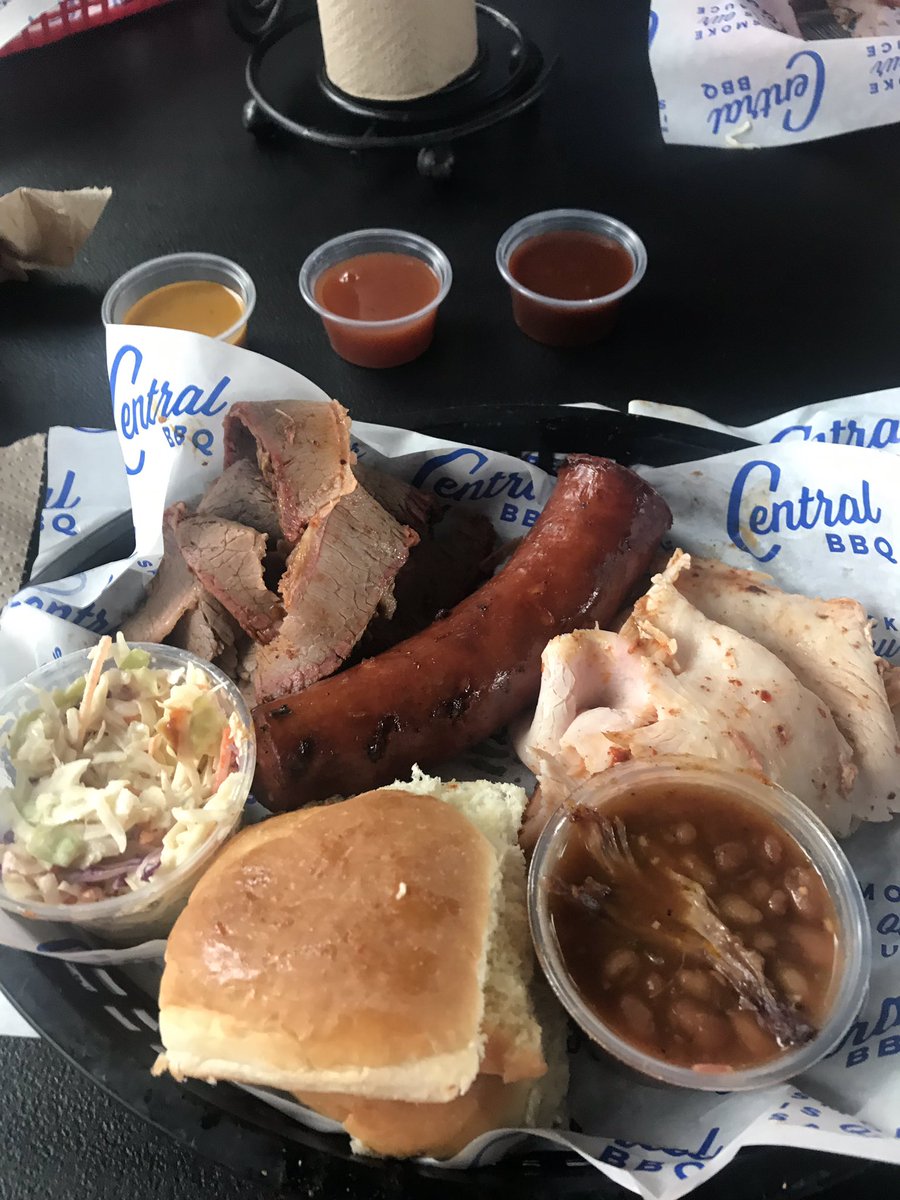 wolfiedwolf's tweet photo. Central BBQ Memphis. Fantastic!! @BrianMoler @hicknews #listworthy @CentralBBQ https://t.co/Zj7n2gQuWO