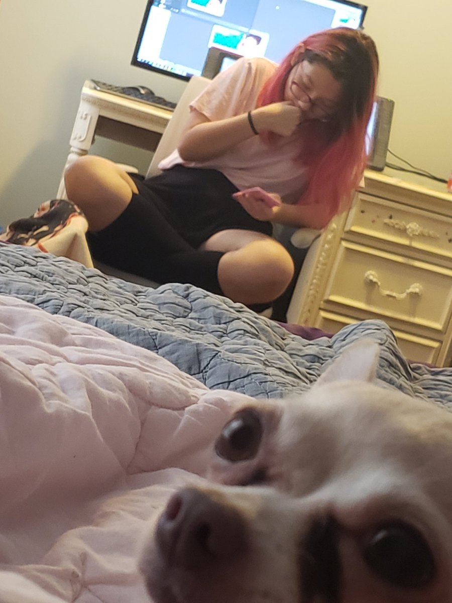 d0wncast_'s tweet photo. @HannahBroke wont pay me :/// https://t.co/WnTtaojJBZ