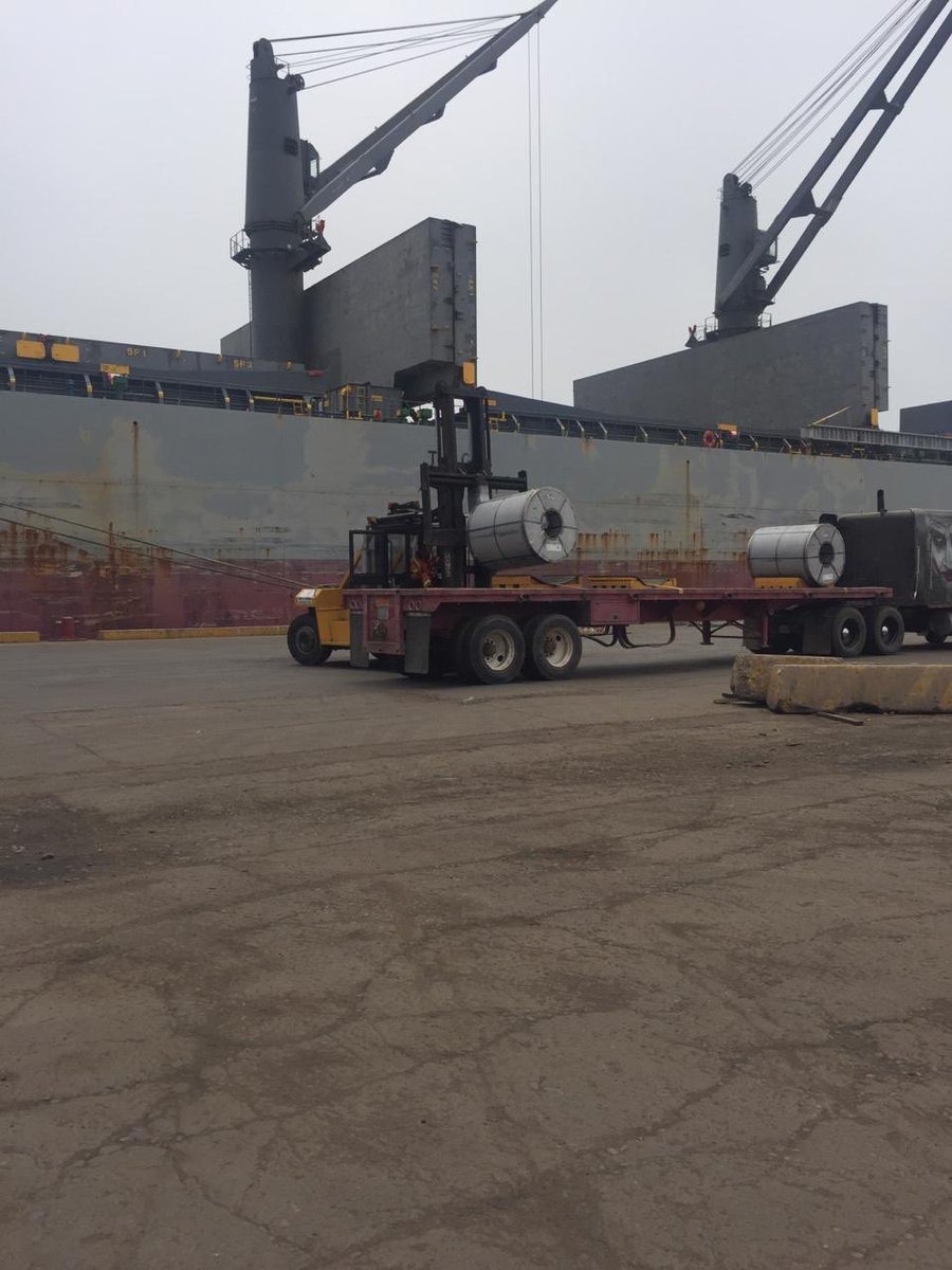 FidelMurilloGO's tweet photo. #FelizDomingo en muelles y patios públicos administrados por #APIEnsenada, atendiendo a embarcaciones con maniobras de carga general
1️⃣ En muelle API1, el buque #PHOENIXK con eslora de 185 mts, procedente de LB, descarga 5,208 tons de bobina de lámina, por el maniobrista WCY https://t.co/9hfrFmOdVw