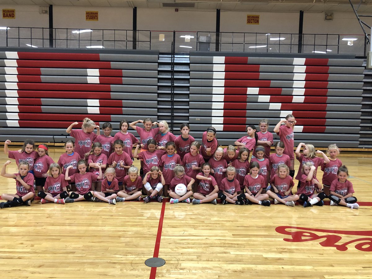 CavalierVb's tweet photo. Last week the BN volleyball coaches and players worked with our future Cavaliers!!! Great improvement was seen in just two days of camp for these young ladies! https://t.co/lcZZ0xyiNN