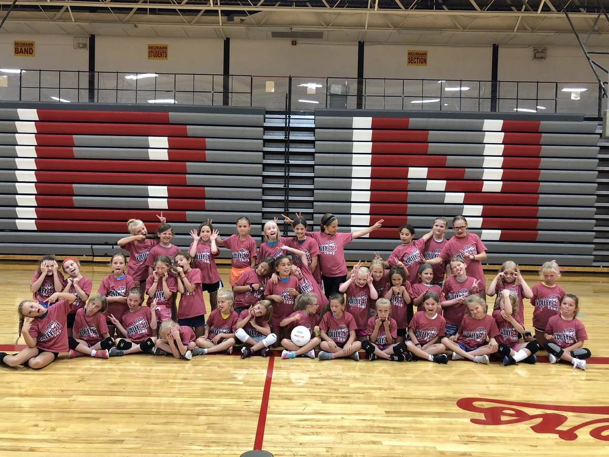 CavalierVb's tweet photo. Last week the BN volleyball coaches and players worked with our future Cavaliers!!! Great improvement was seen in just two days of camp for these young ladies! https://t.co/lcZZ0xyiNN