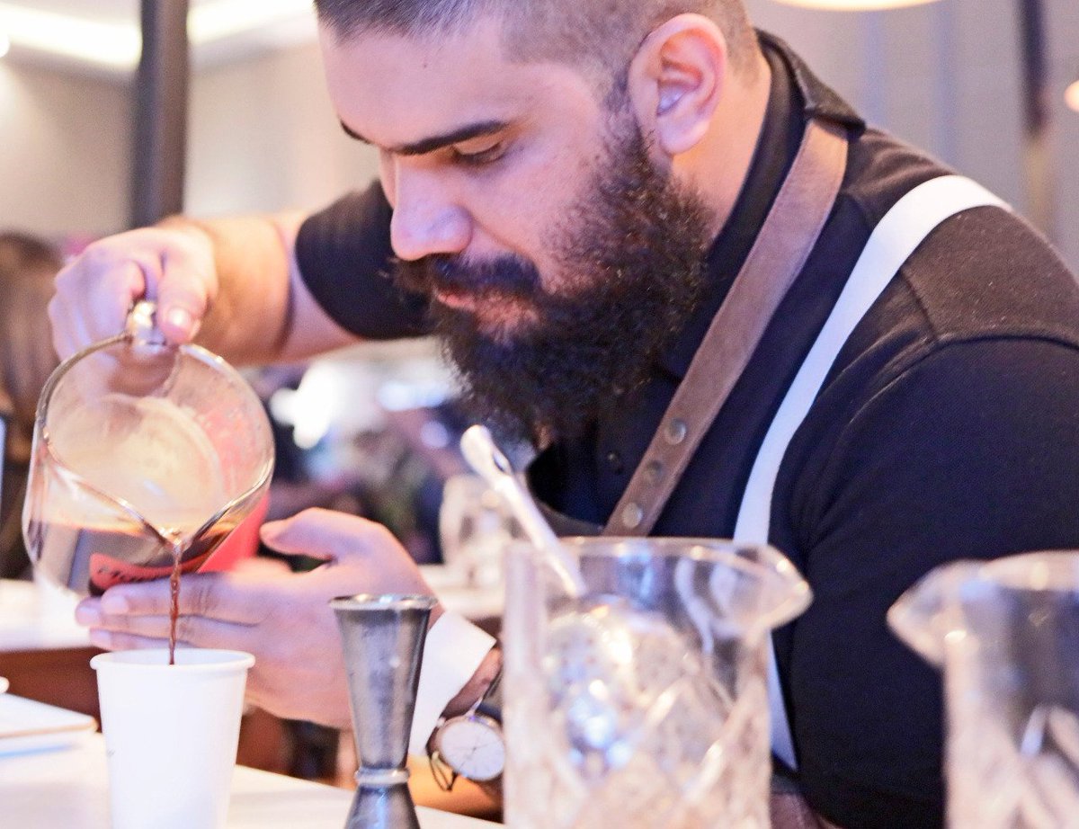 En momentos se viene la Competencia de World Class Paraguay 🏆🥇☕🍸🥃 Coffee + Drinks = 🙌🏼🎉😀

#AsuCoffeeFest #Cafe #Asuncion #Paraguay #CoffeeLovers #WorldClasspy