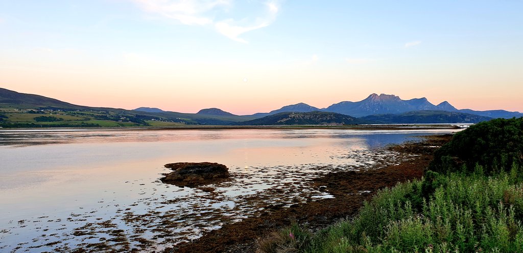 AliceVoetter's tweet photo. Way past midnight and still not completely dark - taking a wee stroll again #differentshades @VisitScotland #sutherlandtrail https://t.co/NUqk0ps9Nv