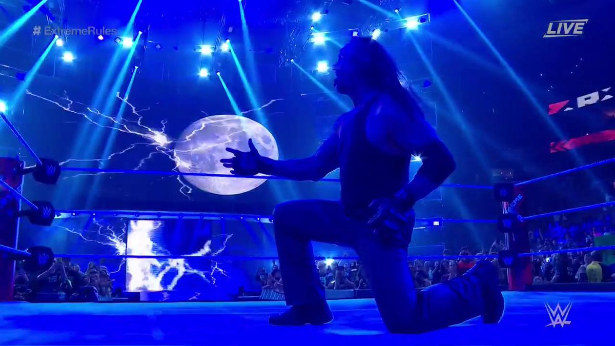 WWE's tweet photo. Living legend.

#ExtremeRules #Undertaker https://t.co/VdZwO3pvyt