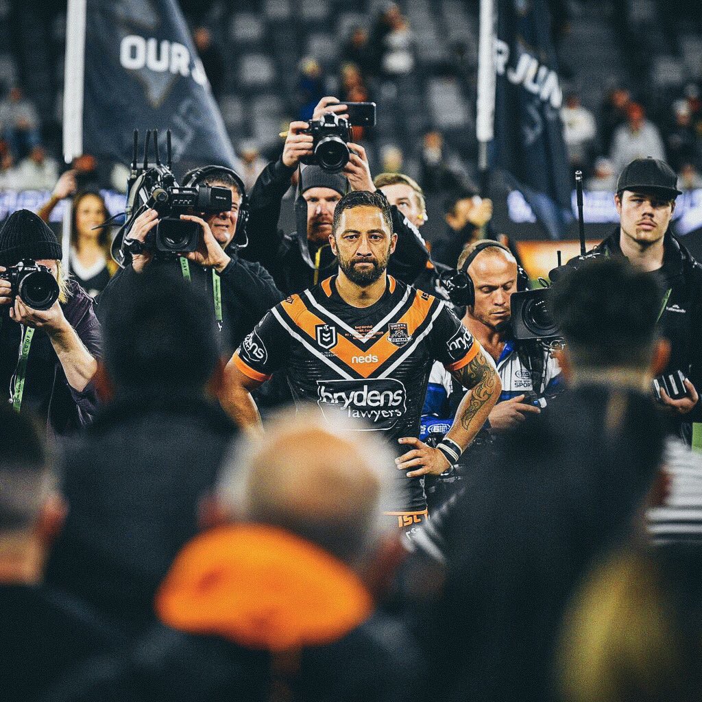 WestsTigers's tweet photo. A moment to remember forever. 👑
#Benji300 https://t.co/15EnfSkJa8