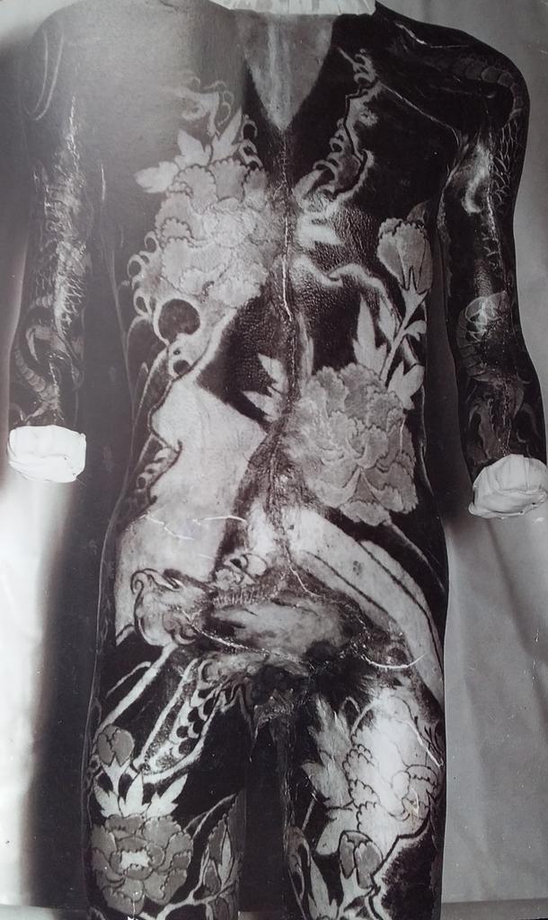rpagano697's tweet photo. Japanese tattooed mans skin, removed and mounted. Era unknown. #tattoo #inkskin https://t.co/he6DneCzp1