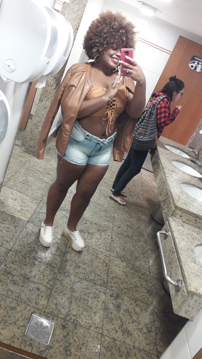 SabriinaOlivei5's tweet photo. Seja o amor da sua vida!❤🌻 #LookDeOntem https://t.co/1ZwHunwkV6