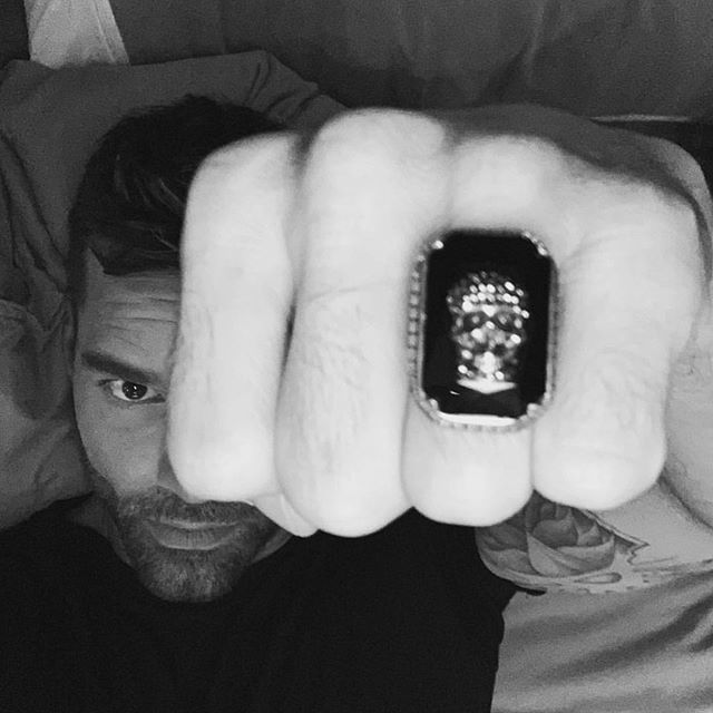 DesquiciadasRM's tweet photo. 👊🏻❣️ #Repost @ricky_martin 
Blurry my💀
.
#alexandermcqueen #love #fashionmen #style #rickymartin #loveyou #❤️ .
.
.
.
.
#desquiciadasrm #sexysouls #fans #buenosaires #argentina🇦🇷 #instagramers #instagay #intastyle #sexy #likelike #likeforlikes https://t.co/zwRc2O8wuX https://t.co/SfPkQUiHxD