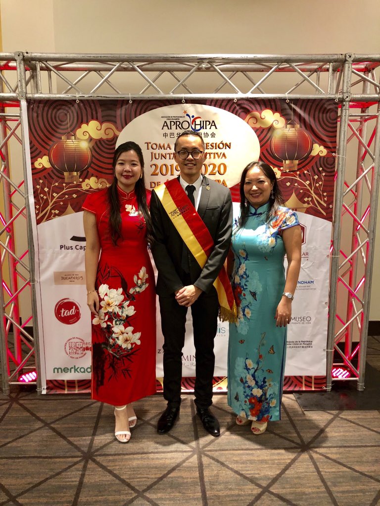 vanessach11's tweet photo. Toma de posesión de la nueva junta directiva 2019-2020 de @aprochipa presidida por @sirfelipechong 🙌🏻🙌🏻🙌🏻Mis mejores deseos de éxito y felicidades por la excelente gestión a la presidente saliente @_____chia_____ 👏🏻👏🏻👏🏻
•
•
#aprochipa #panama https://t.co/L76hCrHDp7