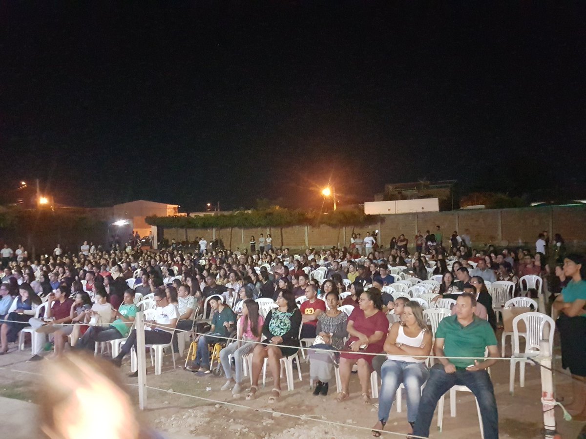 adeanqueiroz's tweet photo. Segundo dia  do projeto "Esperança Petrolina " .  Muitas ações sociais durante todo dia  e mais uma noite especial de evangelismo. https://t.co/MwnJd9BA5X