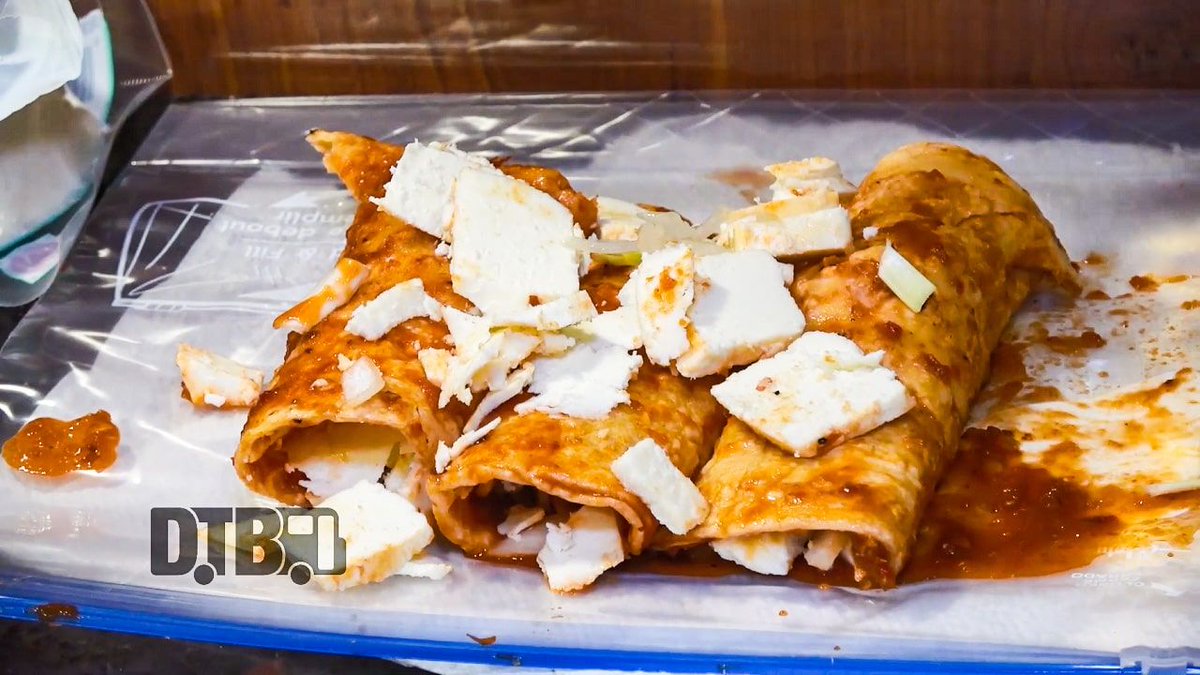 DigitalTourBus's tweet image. .@BoomboxCartel shows you how to make enchiladas on a tour bus! Watch the video at digtb.us/cartelcooking

#boomboxcartel #maddecent #digitaltourbus #cookingat65mph #enchiladas #cooking #edm #dubstep #interview #artist #musician #video