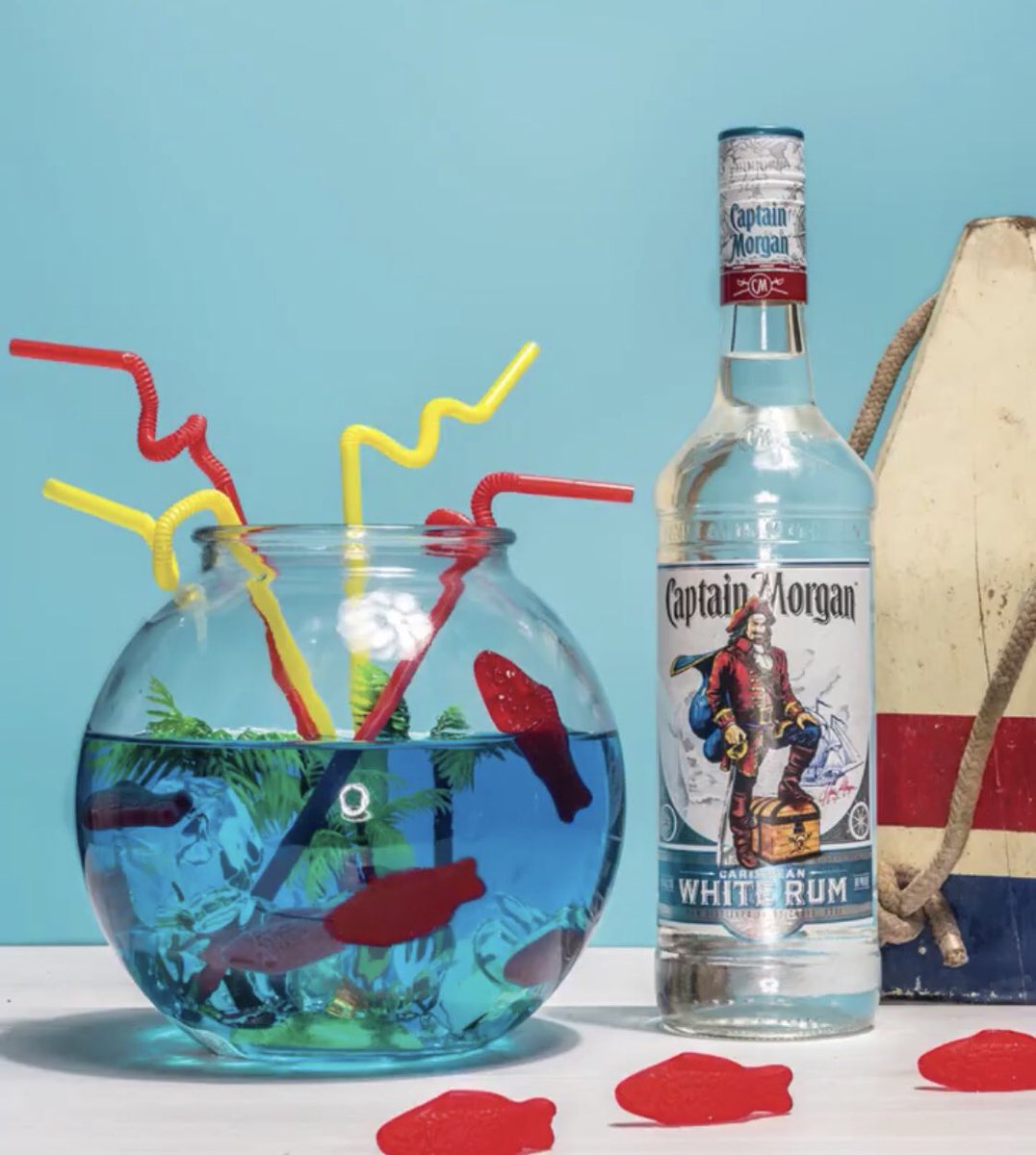 Perfect for Parties and large groups! Get your self a fish bowl and throw your favorite Captain Morgan in! #Diageorep #CaptainMorgan #summertimefun #poolparty