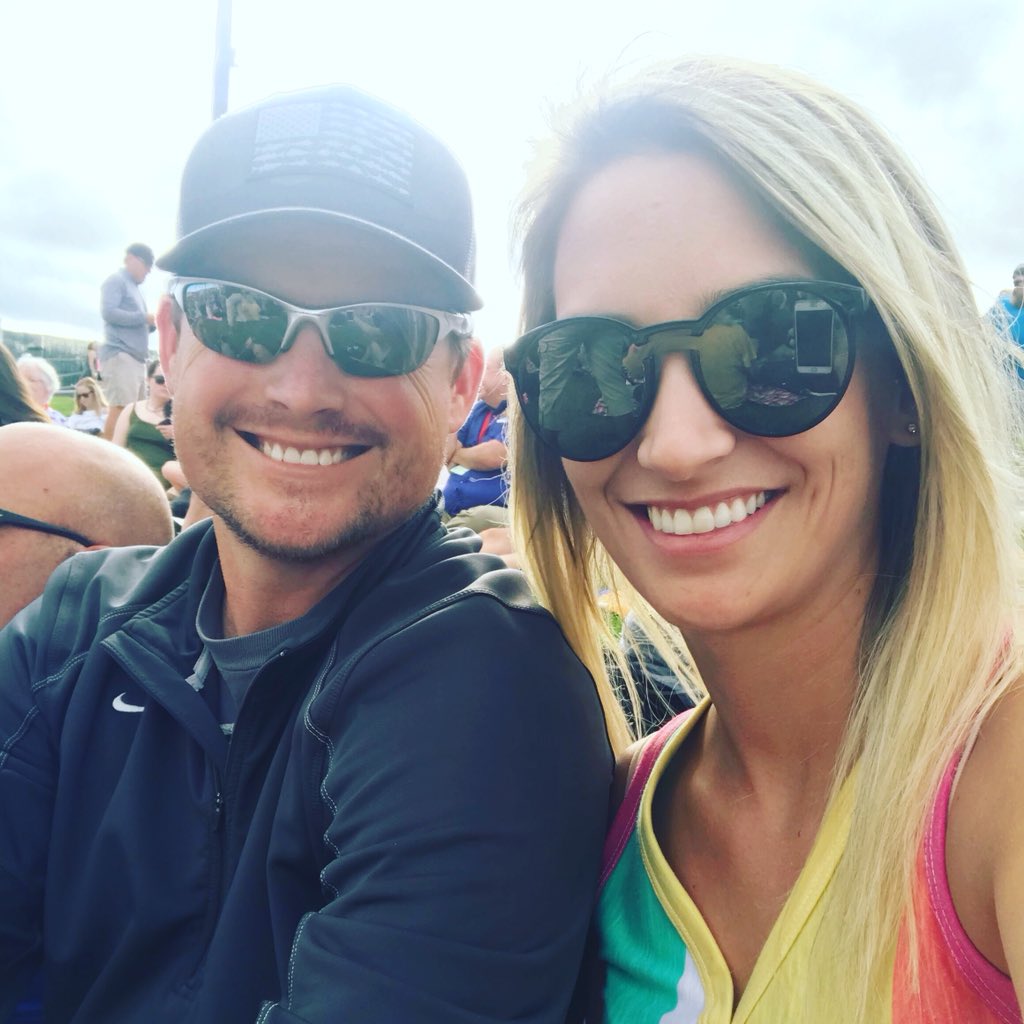 dani_Smith3rd's tweet image. #amplivefeed ready to see Hootie and The Blowfish!