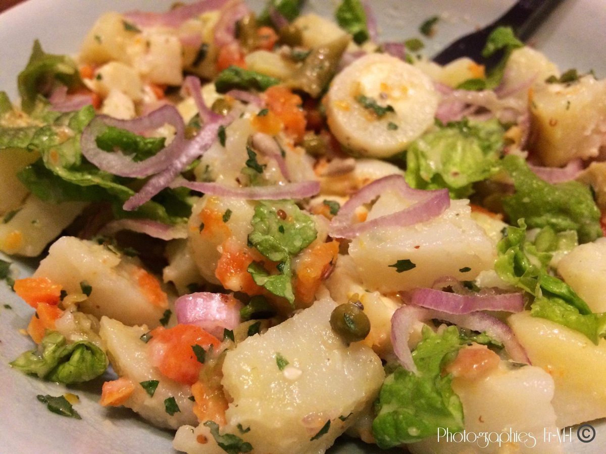 etoilephemere's tweet photo. ..Photographies Fr-M-F..
#mangersainement #saladesComposer #salade #légère #radisnoir #coeurdepalmier #tomate #pommesdeterre #concombre #macedoine #betterave #echalotes #mélangesdegraines #Photographies #photographiesculinaire #France #grandest #juillet2019 https://t.co/x4B2Db53BO