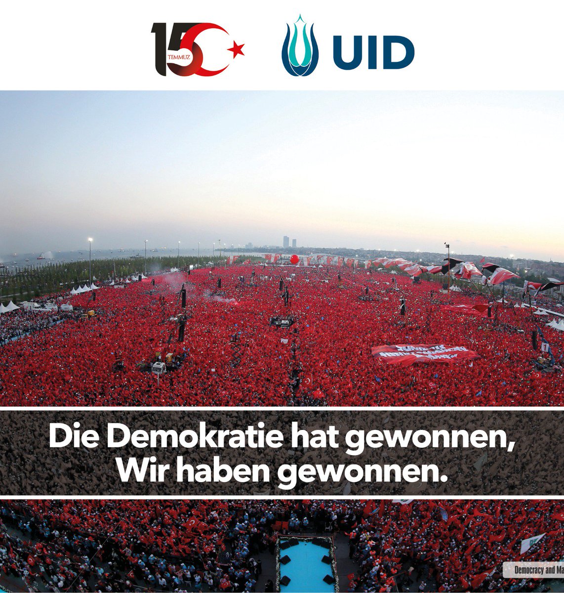 UIDRUHR's tweet photo. " Das gesamte türkische Volk, stellten sich der Möchtegern-Junta entgegen.
Die wahre Geschichte war jedoch, dass das Volk sich zusammengetan hatte, um zu zeigen, dass sie, egal welche verschiedenen Ansichten sie vertreten, keinen Militärputsch hinnehmen werden."

#15Juli2016 🇹🇷 https://t.co/RpePPkaBuc
